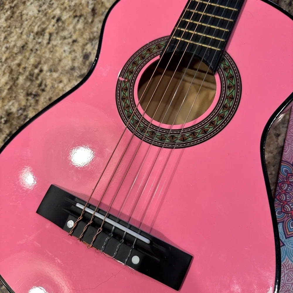 Toddler/Children’s Pink “My First” Acoustic Guitar with strap, pick and case - Picture 8 of 10